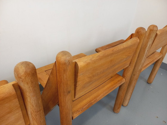 Image 1 of Set van 4 vintage brutalistische stoelen van massief eikenhout uit de jaren 60 en 70.