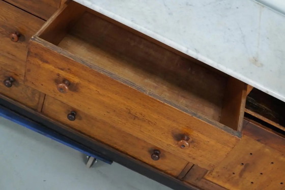 Image 1 of Gran mostrador antiguo Art Déco de chocolate alemán de roble y mármol, década de 1920