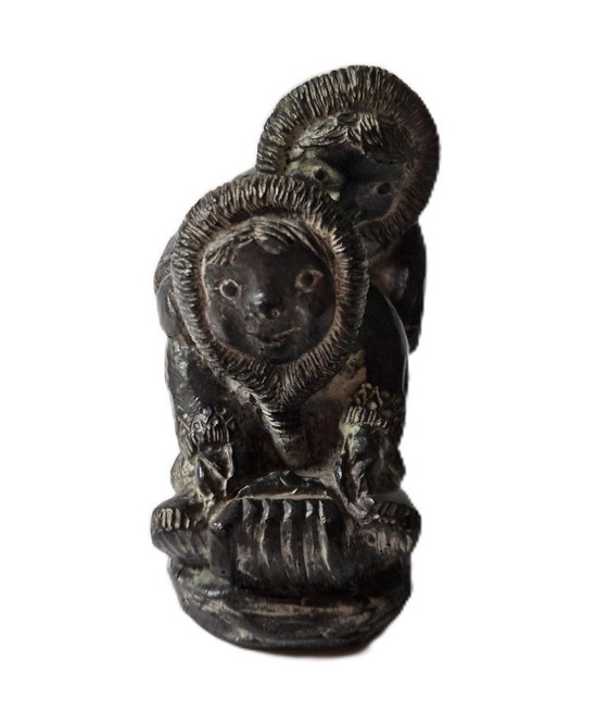 Image 1 of Al Wolf Canada - Esquimaux sur un traîneau - Stéatite - Signé