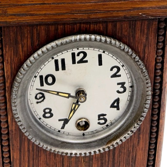 Image 1 of Miniatuur schoorsteenklok - Eikenhout, slingermechanisme, Duitsland, jaren 1920