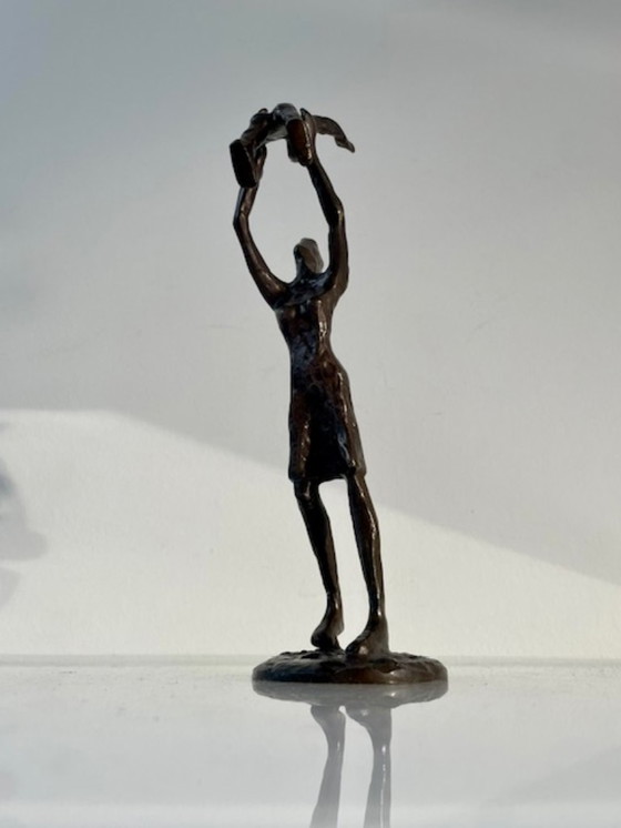 Image 1 of Bronze statue of mother and child – modern and expressive