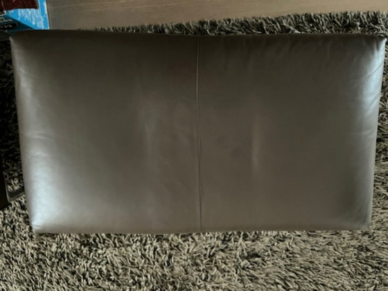 Image 1 of In vendita: 2 pouf sottili in pelle 95x55 cm bronzo (come nuovi)