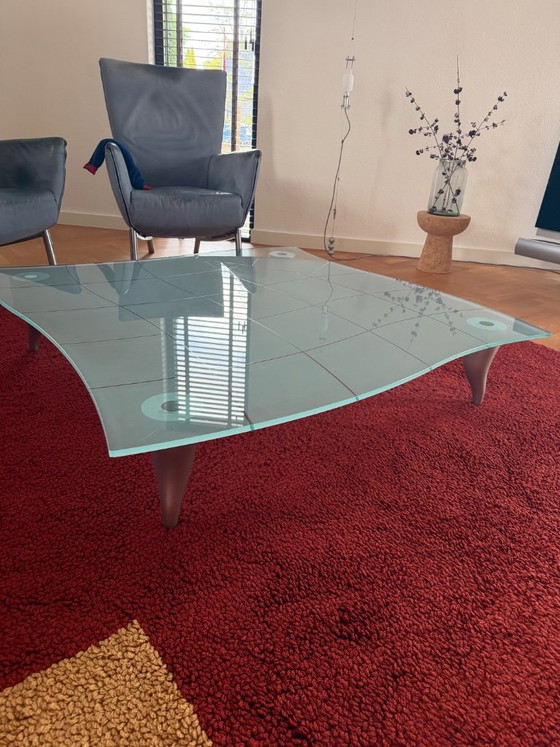 Table basse en verre de forme organique, Ligne Roset, Tables basses, Bois, Transparent, Modern (photo 2 sur 6)