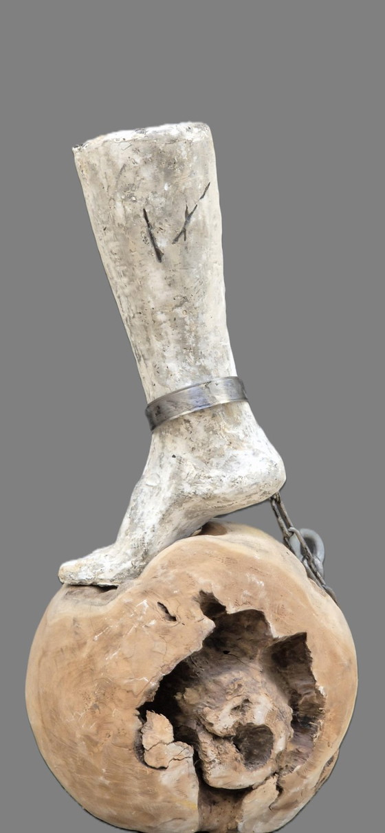 En equilibrio: escultura de cemento con madera. – Metal, Stone (photo 3 of 7)