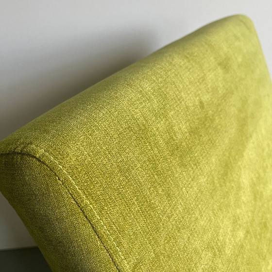 Vintage fauteuil in mid-century modern stijl: limoengroene stof, frame van beukenhout. – Wood (photo 14 of 14)