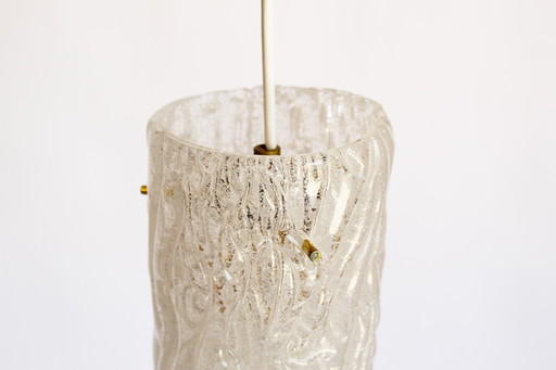 1x Petite lampe suspendue en verre et laiton 'Riffle' de Kalmar