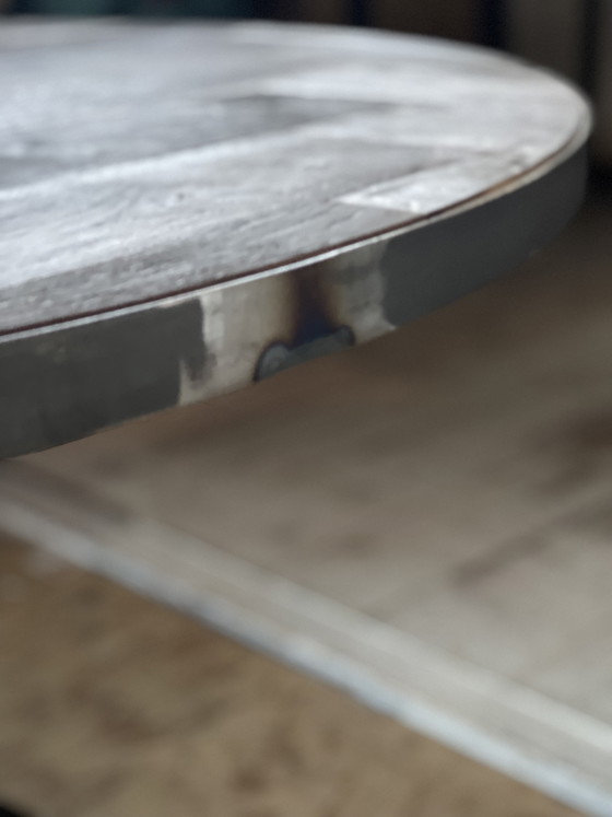 Tavolo da pranzo rotondo in rovere rustico. – Tavoli da pranzo, Metal, Wood (photo 6 of 7)