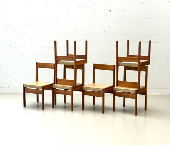 Image 1 of Set aus 8 Skandinavische Esszimmerstühle aus Nussbaum und Leder, 1960er/70er Jahre