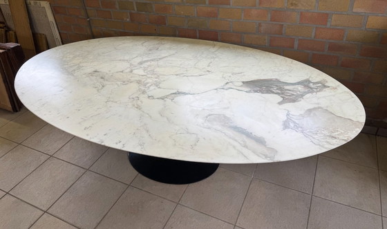 Image 1 of KNOLL Eero Saarinen Tavolo ovale 'TULIP' a Calacatta (2m44)