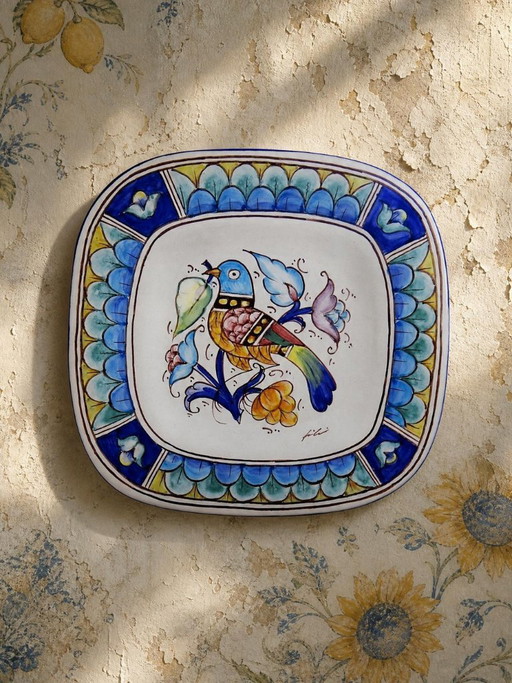Large vintage Italian wall platter from Gubbio with bird decoration, painted earthenware