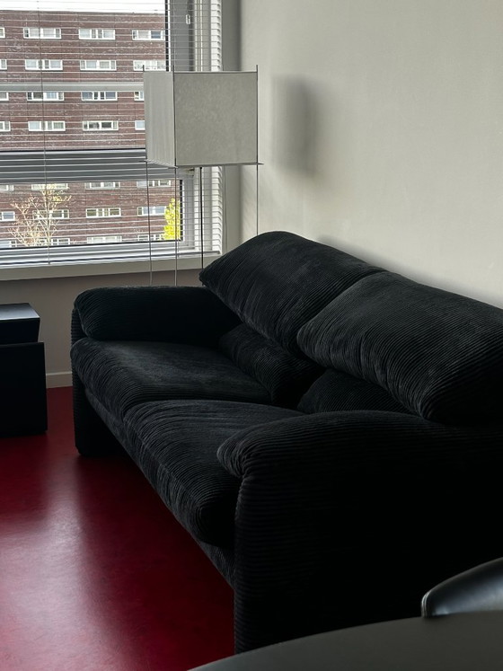Sofá Cassina Maralunga de 2,5 plazas – Pana negra (como nuevo) – Sofás de 2 plazas, Textile (photo 5 of 8)
