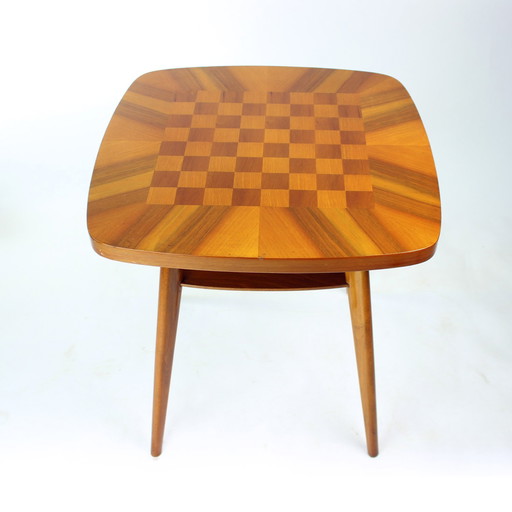 Table basse à échecs en noyer, Mid Century, Tchécoslovaquie, années 1960