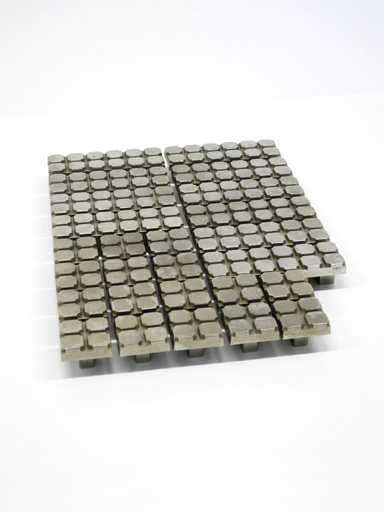 Image 1 of Grandi maniglie per porte di armadi in alluminio fuso dell'era spaziale del Mid Century 1960 - 26 pezzi - 2 misure