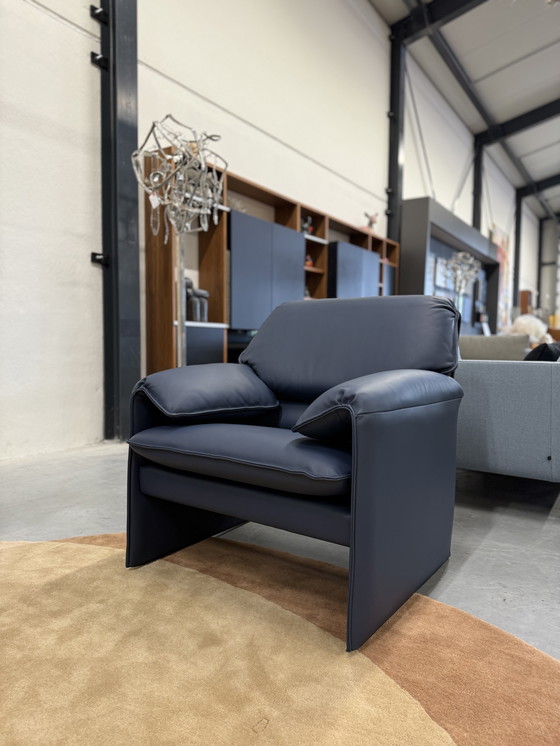 Image 1 of Leolux Bora Beta Armchair Ceras Mazerine Leather