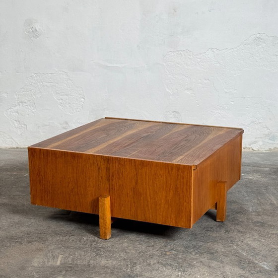 Image 1 of Mesa de centro de roble con espacio de almacenamiento, años 60 – Diseño húngaro