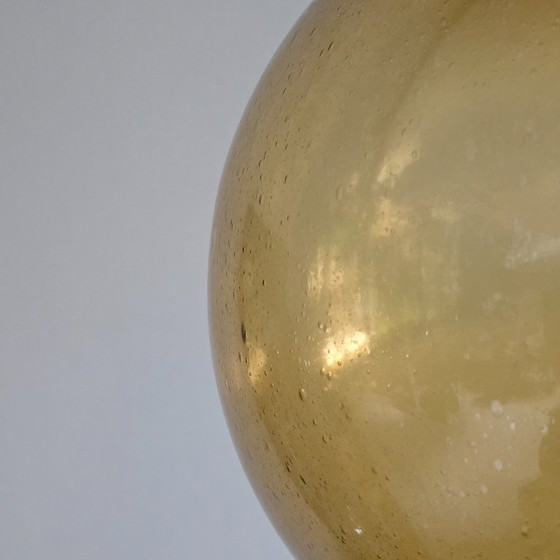 Image 1 of 1 di 10: Lampada a sospensione vintage Peill & Putzler Globe – Vetro color ambra “ciliegia” – Ø 34 cm – Nuova nella scatola.