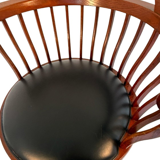 Image 1 of Sedia da capitano in legno curvato - Montata su base girevole - Seduta nera, fuso in ghisa