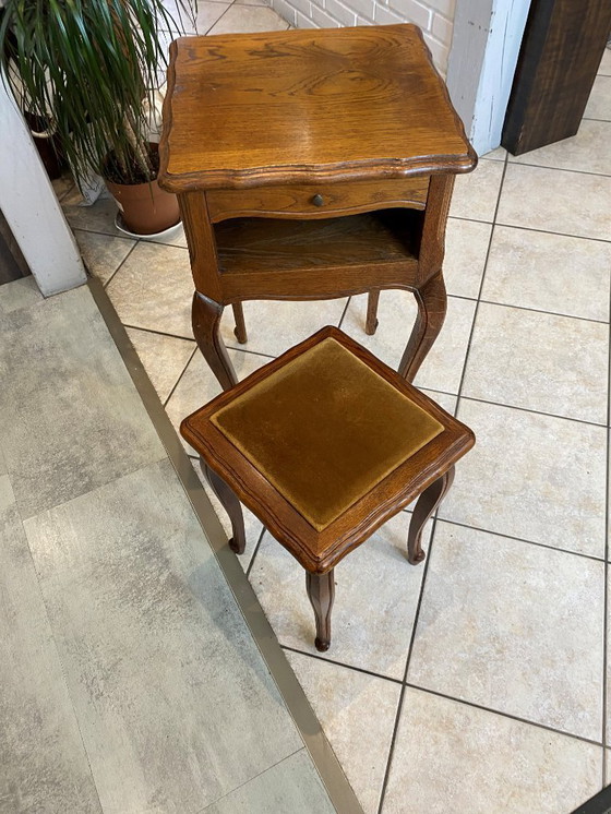 Image 1 of Conjunto de mesa y taburete estilo Luis XV en roble macizo