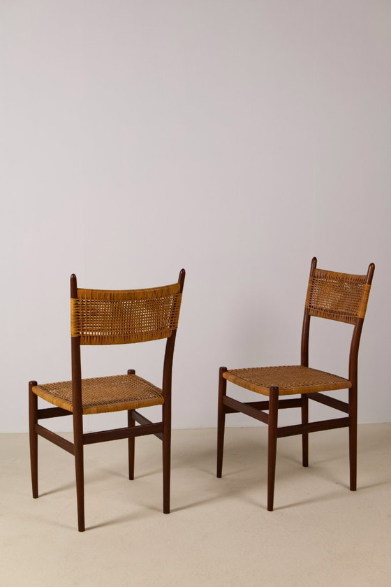 Image 1 of Set van 4 Italiaanse eetkamerstoelen van teakhout en rotan.