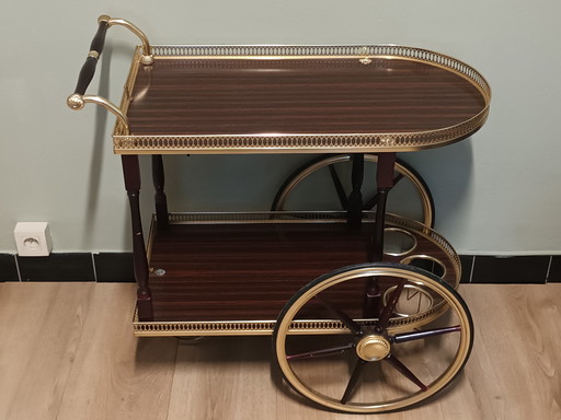 Servierwagen im Vintage-Stil