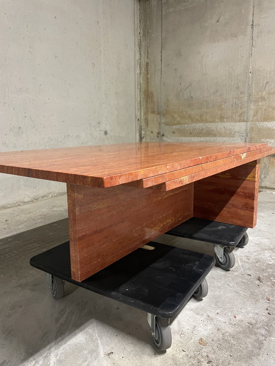 Image 1 of Table basse italienne en travertin Rosso