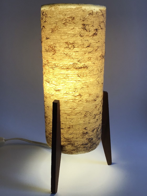 Image 1 of Lampada da tavolo a treppiede in fibra di vetro vintage