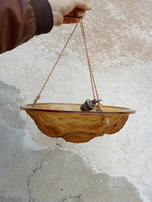 Antike Art-Deco-Deckenleuchte in Bernsteinfarbe mit Hortensienmotiv