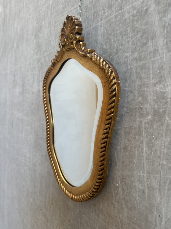 Image 1 of Miroir vintage doré à crête et verre facetté