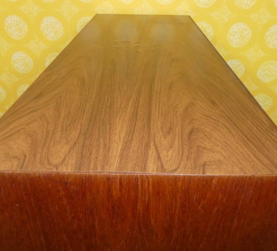 Image 1 of Cassettiera 1960 in stile danese Cassettiera in teak vintage di metà secolo Cassettiera danese di design moderno scandinavo W