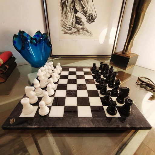 Jeu d'échecs de luxe vintage des années 1970 en véritable albâtre de Volterra sculpté à la main - Noir et blanc - Fabriqué en It