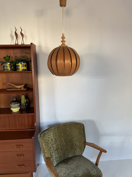 Image 1 of Lampada a sospensione vintage in legno a doghe anni '60