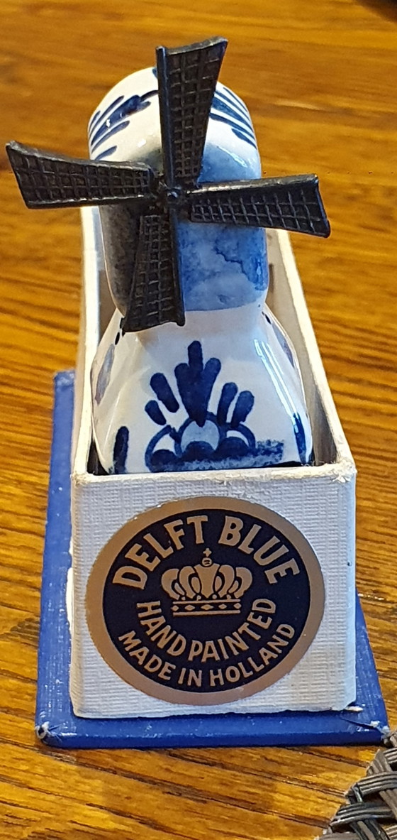 Image 1 of Zwei antike Delfter Keramikstopfen (einer davon mit sich drehenden Windmühlenflügeln).