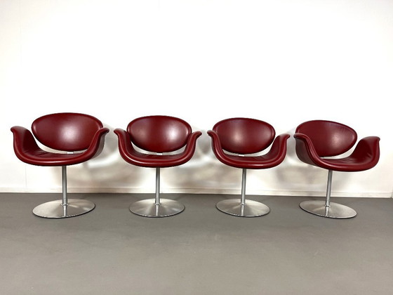 Image 1 of Sillas Artifort Little Tulip con mesa de comedor ovalada de Pierre Paulin, década de 1990