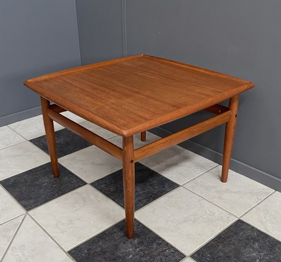 Mesa de centro cuadrada de teca diseñada por Grete Jalk para Glostrup, Dinamarca, década de 1960. (photo 4 of 13)