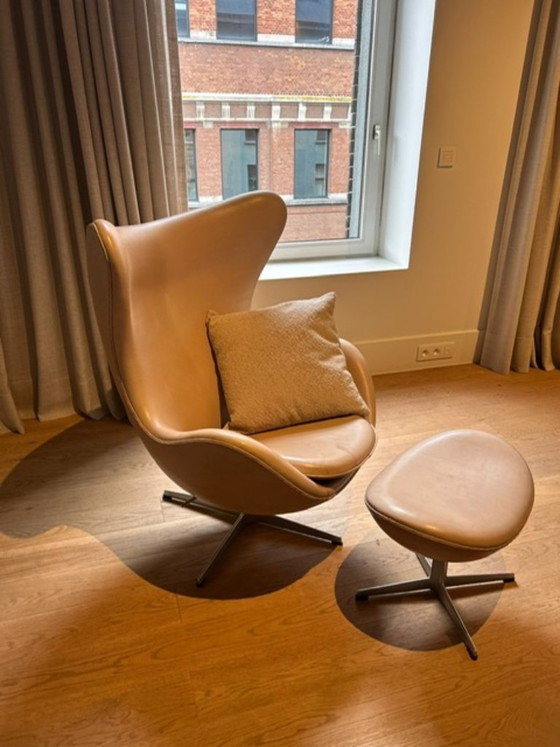 Image 1 of Fauteuil Egg de Fritz Hansen avec repose-pieds inclus