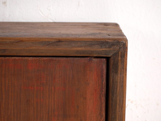 Antique low cabinet in pine wood – China, circa 1900 – Storage cabinet, Iron (photo 38 of 40)
