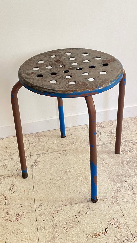 Image 1 of Paar industriële stalen PATINE TABOURETS Blauw & Chocolade VINTAGE