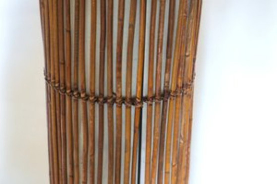 Image 1 of Lampadaire en rotin du milieu du siècle, dans le style de Louis Sognot, années 1960 Support pour plantes fait main en bambou nat