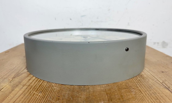 Image 1 of Industriële fabriekswandklok van Pragotron, jaren 60