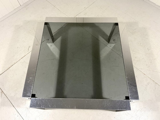 Image 1 of Mesa de centro baja italiana de cromo y cristal ahumado de los años 60.