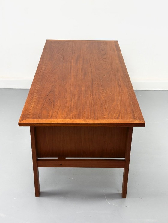 Image 1 of Teakhouten bureau uit het midden van de eeuw door Svend Åge Madsen voor Sigurd Hansen, jaren 60