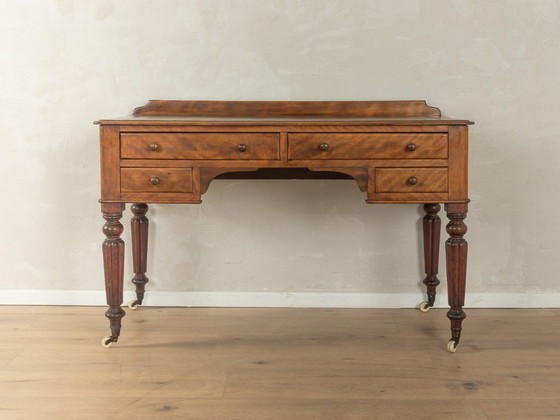 Image 1 of Scrivania in stile vittoriano degli anni '50