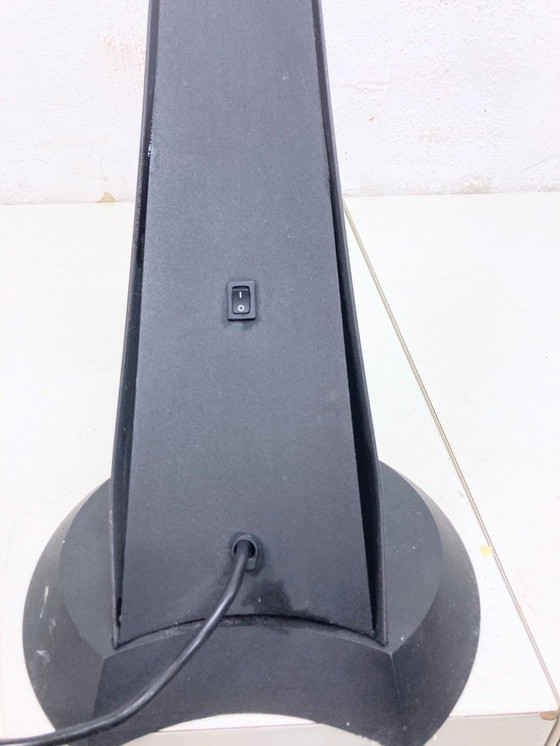 Image 1 of Italiaanse halogeen tafellamp jaren 80 90 design postmodern ruimtetijdperk