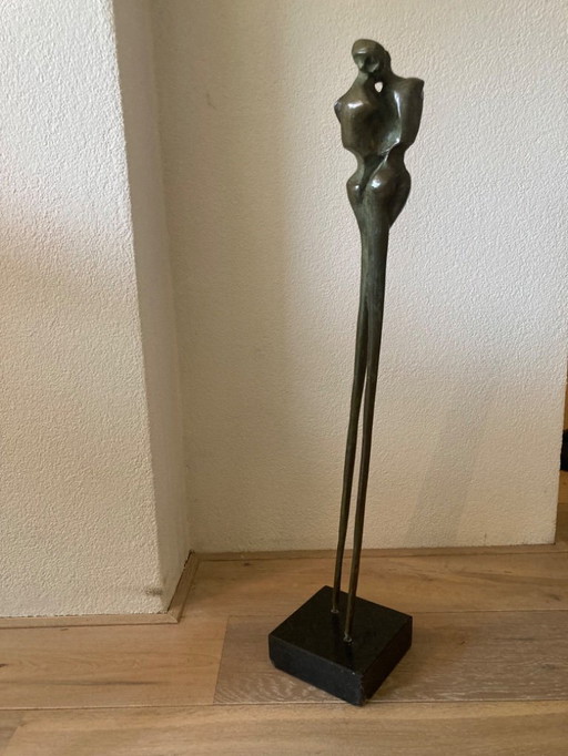 Sculpture en bronze « L'Étreinte » d'Erik Schwencke. Hauteur : 60 cm.