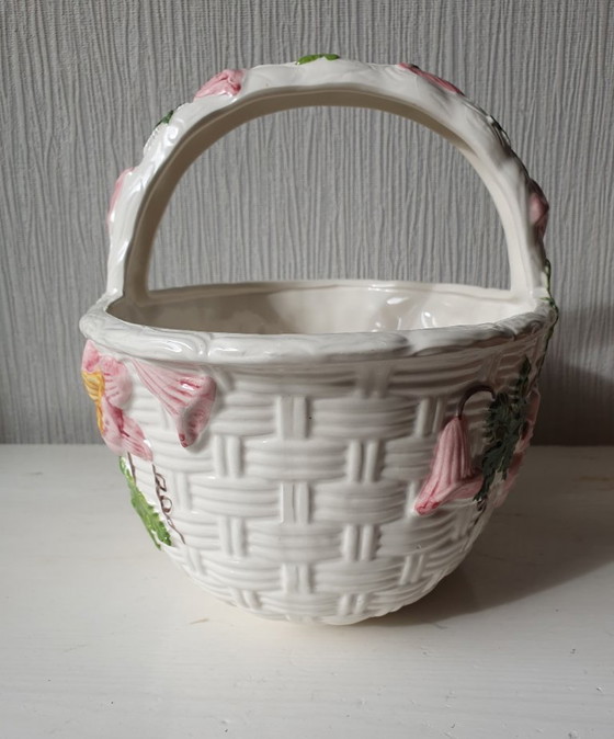 Image 1 of Panier ancien en faïence fine orné de fleurs - fait main