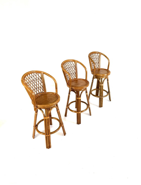 Image 1 of Lot de 3 tabourets de bar vintage en rotin et sangle, années 70