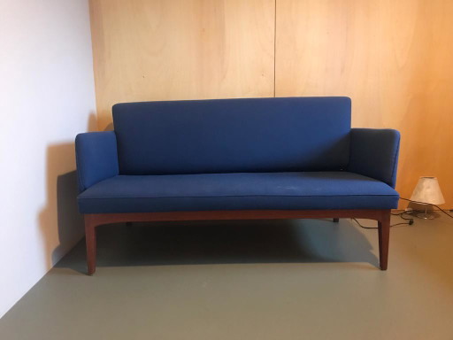 Bellissimo divano blu di design danese