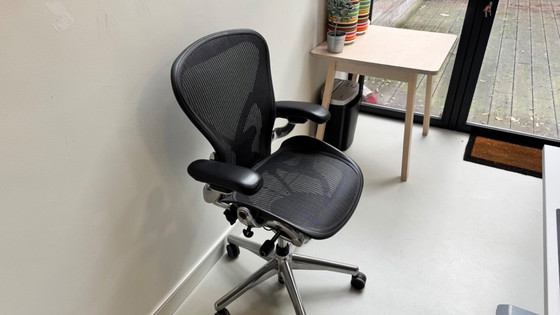 Image 1 of Herman Miller Aeron bureaustoel met chroom onderstel