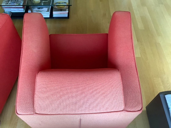 2 rote Sessel von roderick vos, Design on Stock, Stoff (Foto 5 von 16)