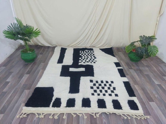 Image 1 of Alfombra bereber hecha a mano en lana tradicional blanca y negra, tamaño 150/250 cm.